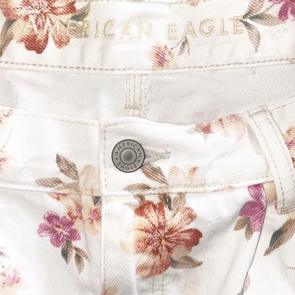 American Eagle White Floral 100% Cotton Cuffed Hem Summer Shorts - Picture 9 of 12